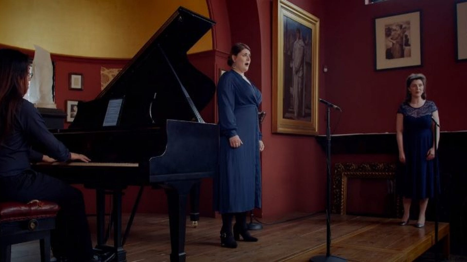Sian Dicker and Charlotte Bowden sing ‘Canzonetta Sull’aria’ from The Marriage of Figaro