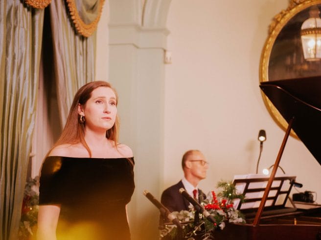 Elizabeth Karani sings ‘I Wonder as I Wander’ arranged by Britten